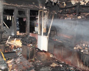 В Бежице при пожаре погибли ребенок и две женщины В Бежице при пожаре погибли ребенок и две женщины