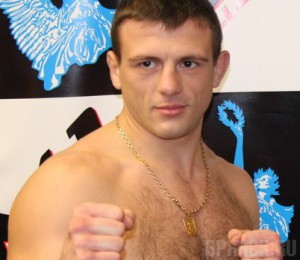 Михаил Заяц побил бразильца Ренато Собрала в Bellator bloodandsweat.ru