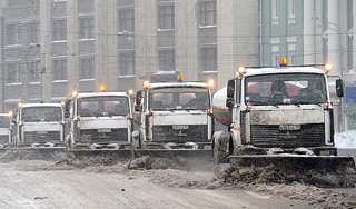Снегопад парализовал улицы Москвы Снегопад парализовал улицы Москвы