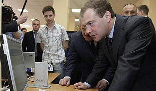 Медведев поручил сделать Интернет дешевле Медведев поручил сделать Интернет дешевле
