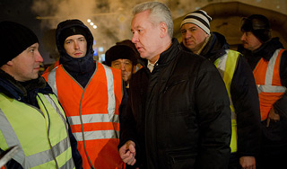 Коммунальщики накормили Собянина кашей Коммунальщики накормили Собянина кашей