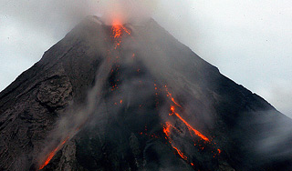 Три вулкана извергаются на Камчатке Три вулкана извергаются на Камчатке