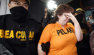 Индонезия казнит британку за кокаин Индонезия казнит британку за кокаин