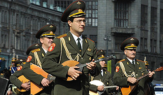Военные просят избавить их от балалаек Военные просят избавить их от балалаек