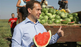 Медведев: Россия будет кормить мир Медведев: Россия будет кормить мир