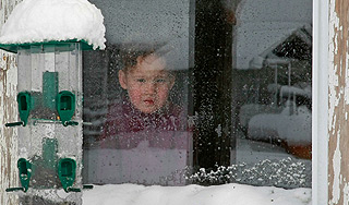 Ребенок от голода выпрыгнул из окна Ребенок от голода выпрыгнул из окна