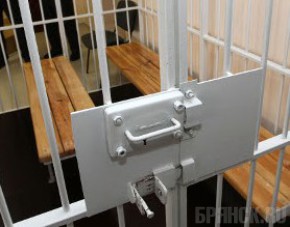 Группу наркоторговцев будут перевоспитывать за решеткой