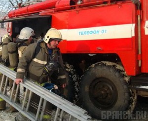 Бездомная женщина погибла при пожаре в нежилом доме