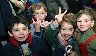 Россияне одобрили меры по защите сирот Россияне одобрили меры по защите сирот