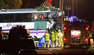 Автобус с туристами разбился в Калифорнии Автобус с туристами разбился в Калифорнии