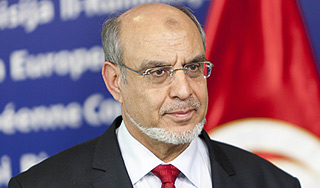 В Тунисе распустили правительство В Тунисе распустили правительство