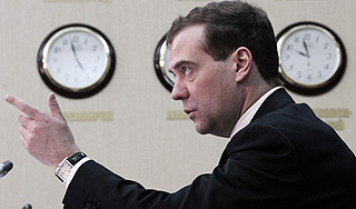 Медведев отказался от зимнего времени Медведев отказался от зимнего времени