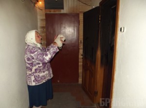 У 85-летней жительницы Брянска подожгли дверь квартиры