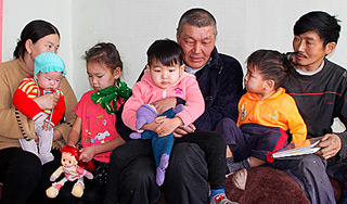 Бывший пожарный спас из огня детей Бывший пожарный спас из огня детей