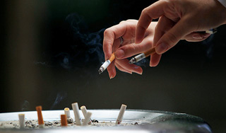 В Москве запретили бросать окурки В Москве запретили бросать окурки