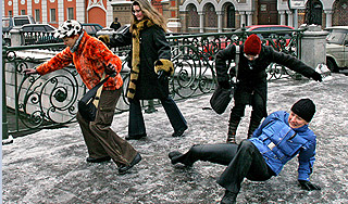 Гололед сковал улицы Москвы Гололед сковал улицы Москвы