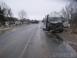 Водитель погиб при столкновении с маршрутным автобусом