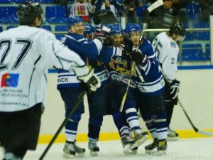 Хоккеисты «Брянска» дважды обыграли соперников из Тамбова Sport-32.ru