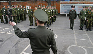 В армию вернутся офицеры-воспитатели В армию вернутся офицеры-воспитатели