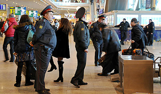 Полицейского-должника не пустили за границу Полицейского-должника не пустили за границу