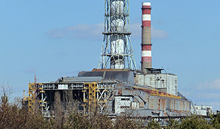 Саркофаг Чернобыльской АЭС разрушается Саркофаг Чернобыльской АЭС разрушается