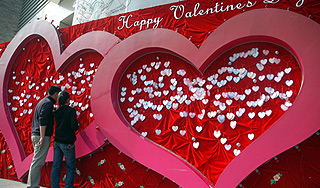 Что дарят россияне в День всех влюбленных Что дарят россияне в День всех влюбленных