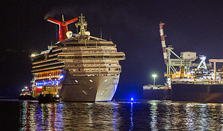 Пассажиров лайнера Carnival Triumph спасли Пассажиров лайнера Carnival Triumph спасли