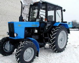 Два приятеля 16 и 19 лет угнали трактор и грузовик