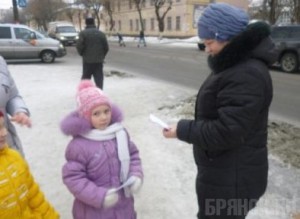 Дошколята попросили пешеходов соблюдать ПДД