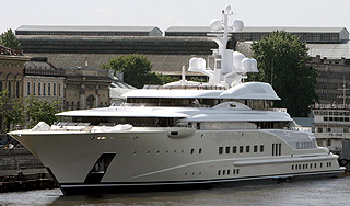 Яхта Абрамовича шокировала Нью-Йорк Яхта Абрамовича шокировала Нью-Йорк