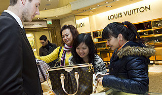 Китайцы за неделю потратили $85,5 миллиарда Китайцы за неделю потратили $85,5 миллиарда