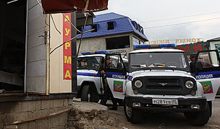 Полицейский в Махачкале убил дебоширов Полицейский в Махачкале убил дебоширов