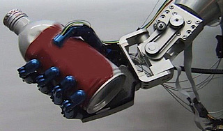 Итальянцу вживят бионическую руку Итальянцу вживят бионическую руку