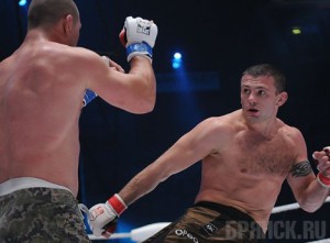 Михаил Заяц победил на турнире Bellator Джейкоба Нуа mixfight.ru