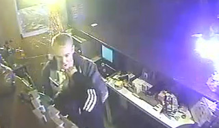 Хозяйка бара избила спецназовеца Хозяйка бара избила спецназовеца