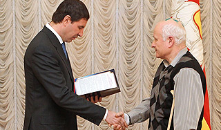 Метеорит принес челябинцам награды Метеорит принес челябинцам награды