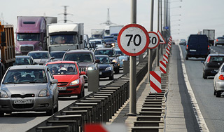 Скорость на дорогах поднимут до 130 км/ч Скорость на дорогах поднимут до 130 км/ч