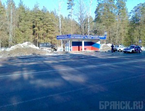 Водитель внедорожника въехал в остановку