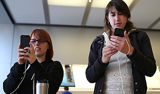 Треть россиян пользуется смартфонами Треть россиян пользуется смартфонами