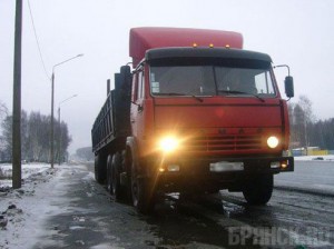 Большегрузным машинам на месяц ограничат движение