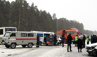 На уральской трассе столкнулись 40 машин На уральской трассе столкнулись 40 машин
