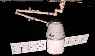 Астронавты успешно "поймали" Dragon Астронавты успешно "поймали" Dragon