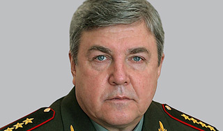 Пьяный угонщик врезался в джип генерала Пьяный угонщик врезался в джип генерала