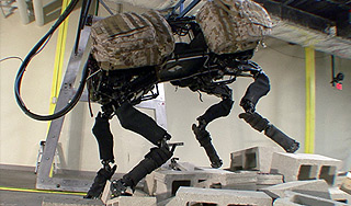 Роботу BigDog приделали "хобот" Роботу BigDog приделали "хобот"