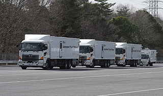 В Японии испытали беспилотные грузовики В Японии испытали беспилотные грузовики