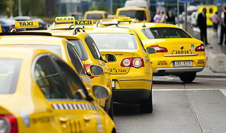 В Москве все такси перекрасят в желтый цвет В Москве все такси перекрасят в желтый цвет