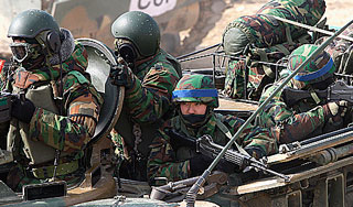 Сеул грозит уничтожить режим Ким Чен Ына Сеул грозит уничтожить режим Ким Чен Ына