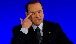 У Берлускони заболели глаза перед судом У Берлускони заболели глаза перед судом