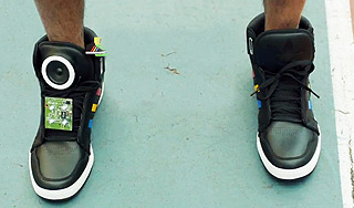 Google научила кроссовки говорить Google научила кроссовки говорить