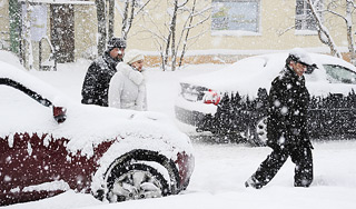 На Москву обрушился затяжной снегопад На Москву обрушился затяжной снегопад
